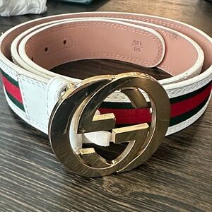 Gucci White Belt with Gold Buckle and Striped Detail